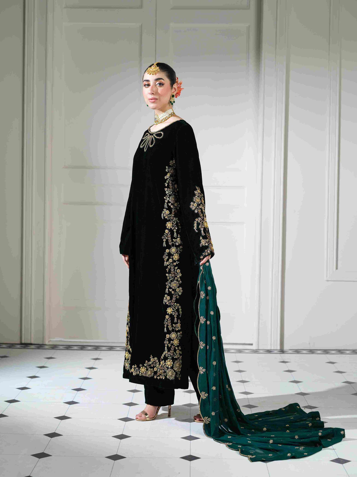 VELVETS '25 (Bottle Green-Gold)