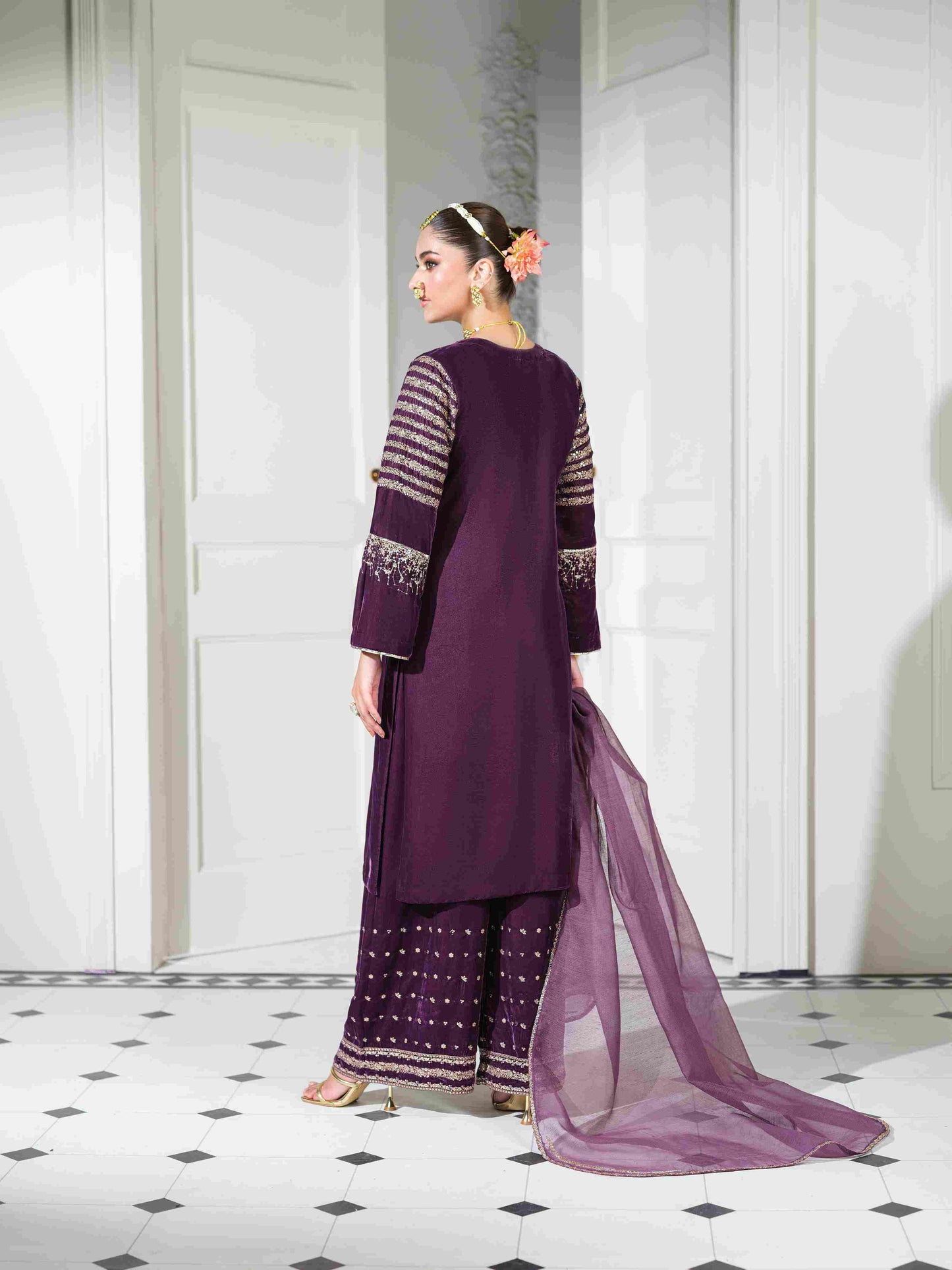 VELVETS '25 (Violet-Gold)