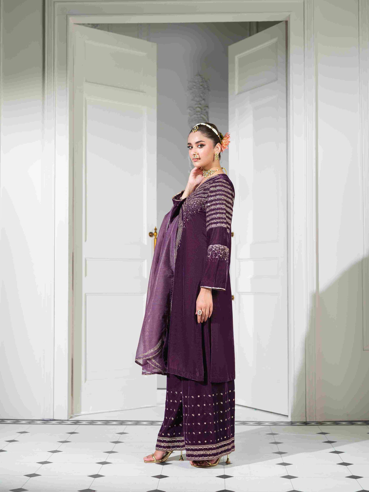 VELVETS '25 (Violet-Gold)