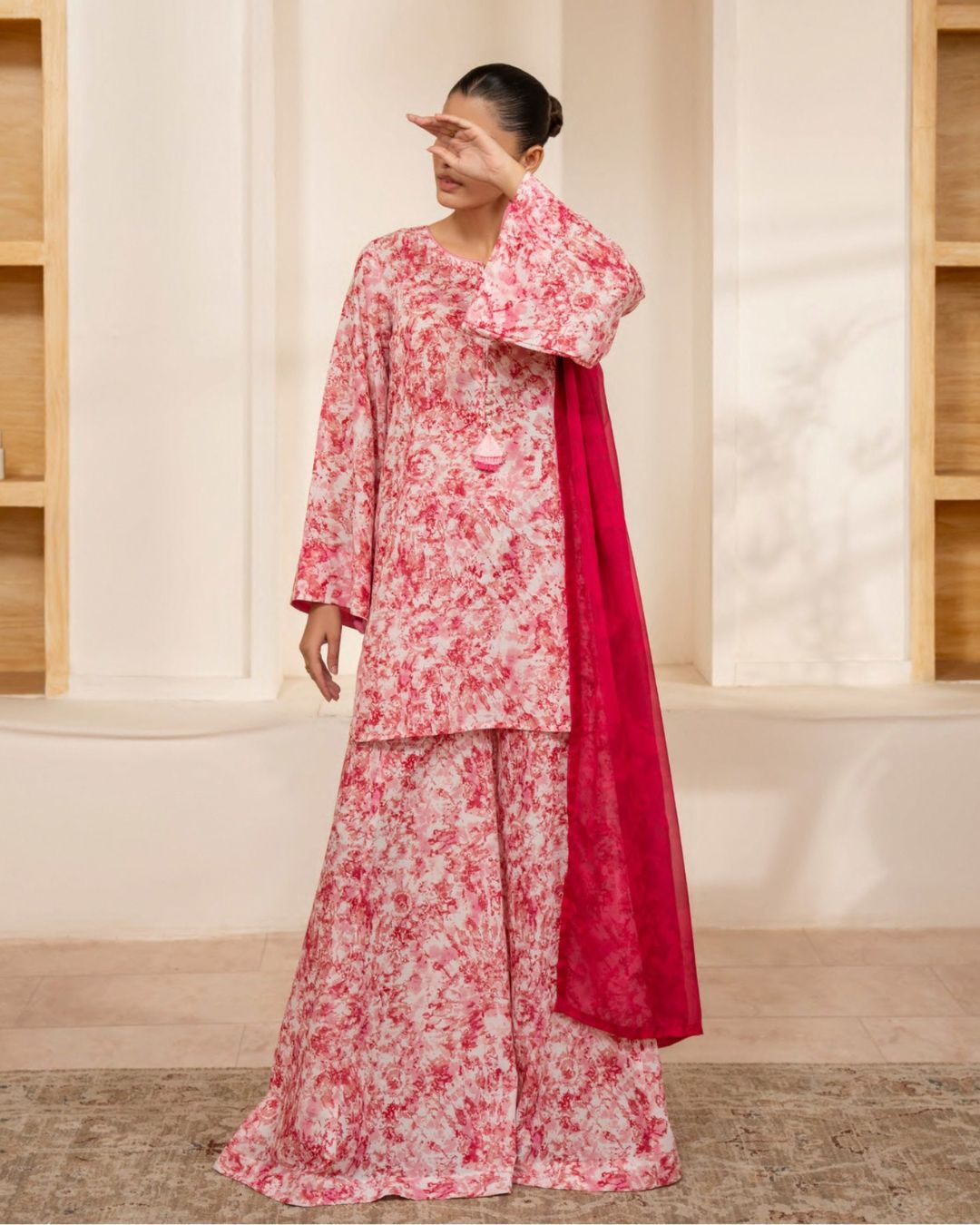 Dawwama (White w/pink & peach)