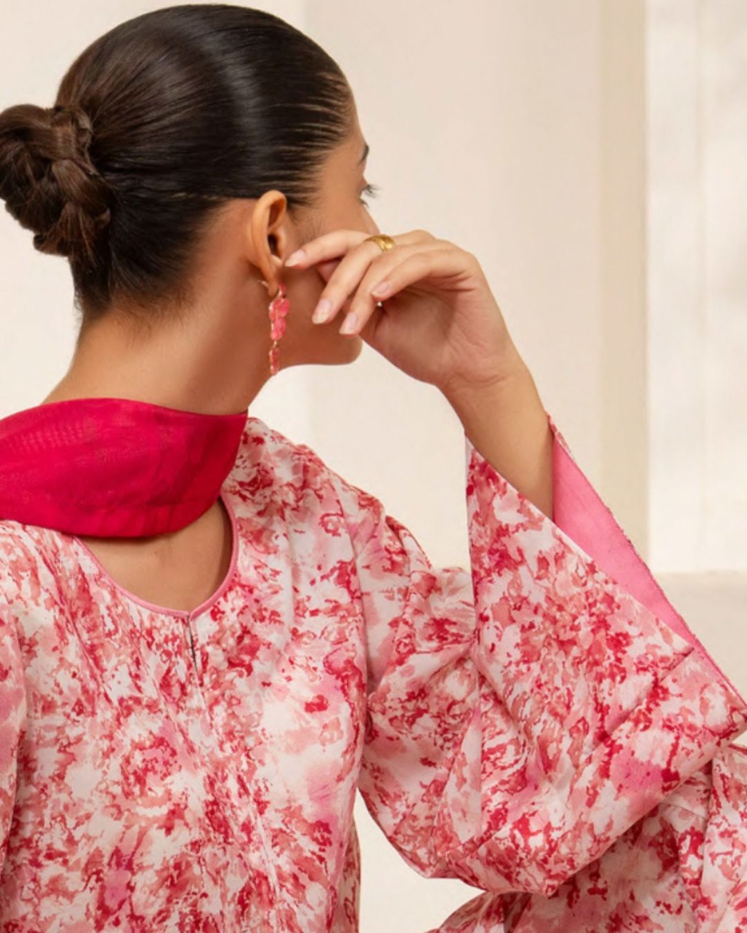 Dawwama (White w/pink & peach)