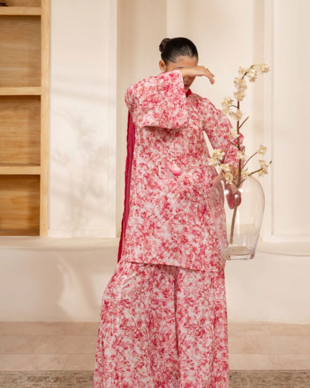 Dawwama (White w/pink & peach)